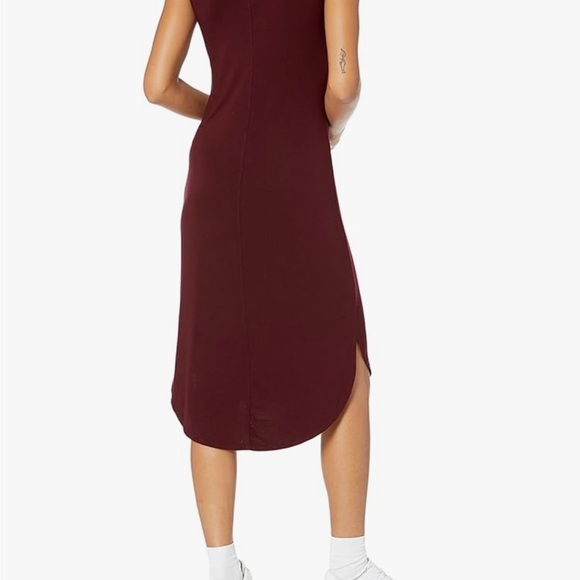 Amazon Essentials Women's Jersey Standard-Fit Sleeveless V-Neck - Picture 2 of 6